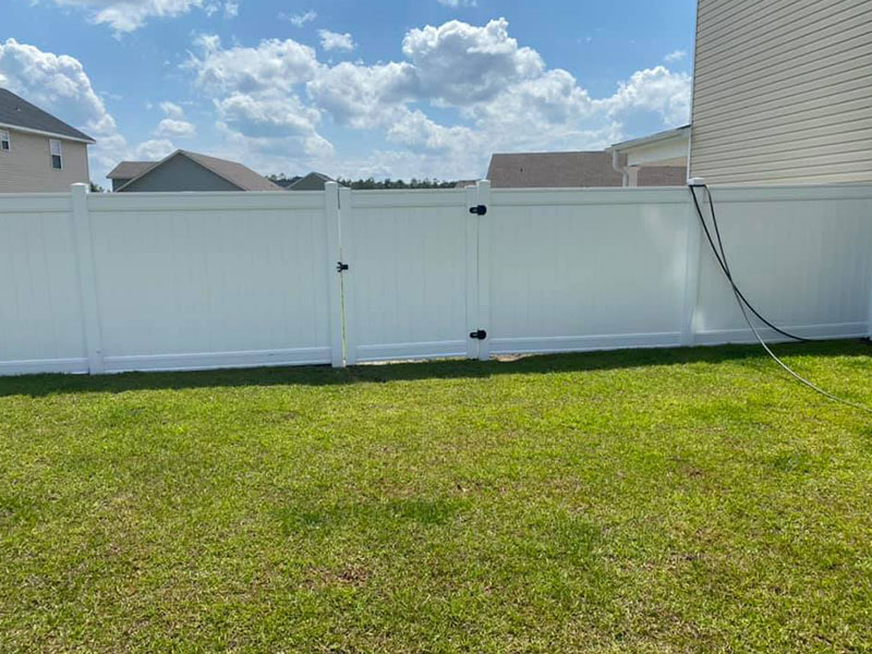 vinyl fence cleaning