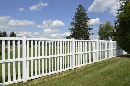 Vinyl fence cleaning